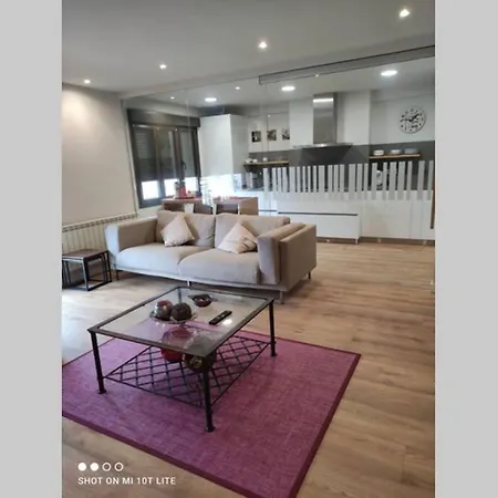 Apartamento Un Balcón Sobre El Rio Sella