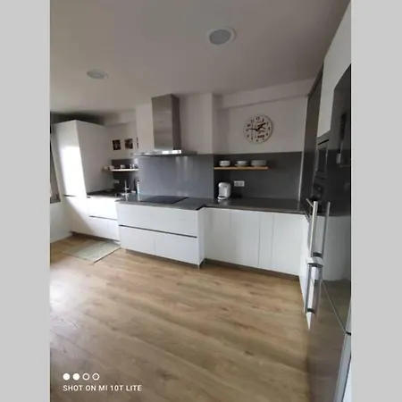 Un Balcón Sobre El Rio Sella Apartamento