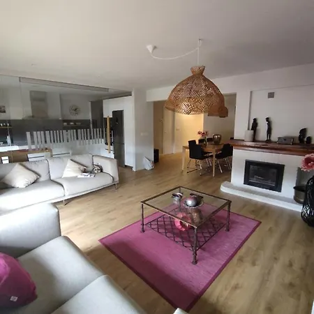 Un Balcón Sobre El Rio Sella Apartamento